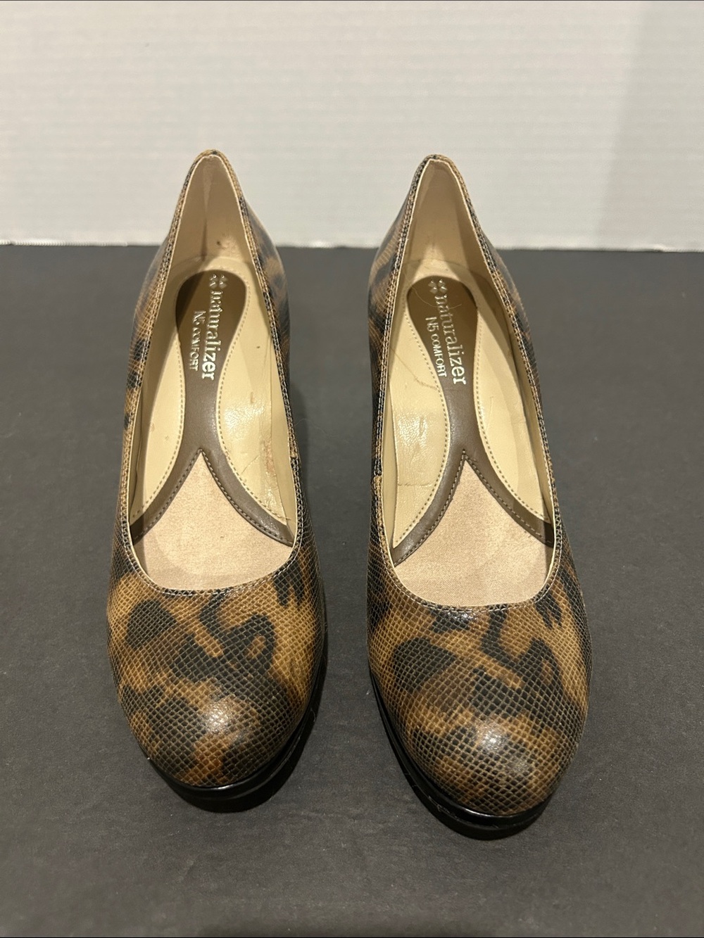 Naturalizer Leopard-Pattern Round-Toe Pumps in Brown and Black Size 6